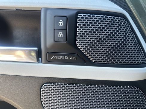 Used 2020 Land Rover Defender 110 SE image 19