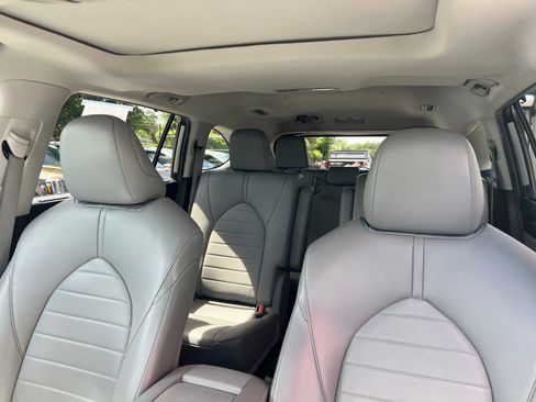 Used 2023 Toyota Highlander XLE FWD image 28