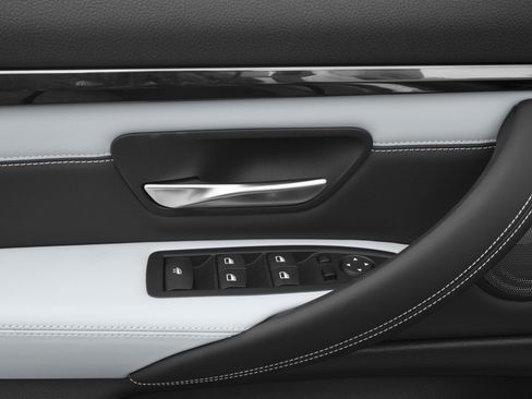 Used 2016 BMW M4 Convertible image 30