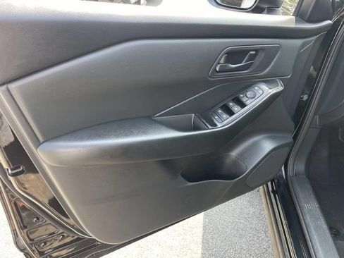 Used 2024 Nissan Rogue S AWD/4WD image 18