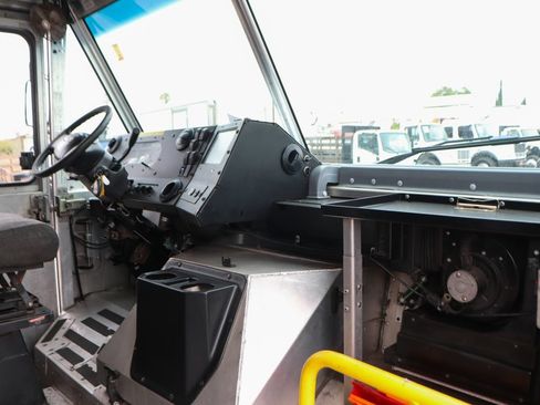 Used 2019 Ford E-450 and Econoline 450 Super Duty RWD image 33