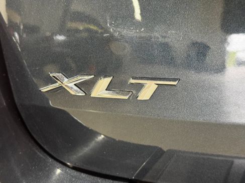 Used 2023 Ford Explorer XLT AWD/4WD image 35