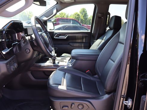 Used 2023 Chevrolet Silverado 1500 LTZ w/ LTZ Convenience Package II AWD/4WD image 13