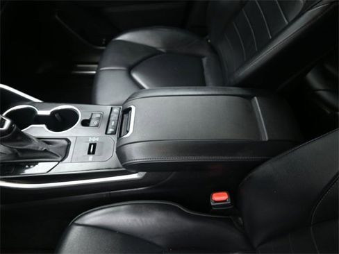 Used 2022 Toyota Highlander XLE image 31