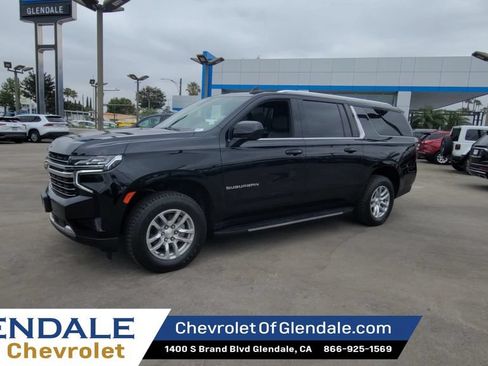 Certified 2024 Chevrolet Suburban LT AWD/4WD image 4