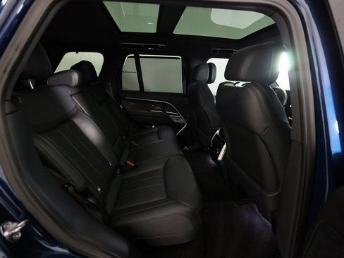 Used 2025 Land Rover Range Rover SE image 14