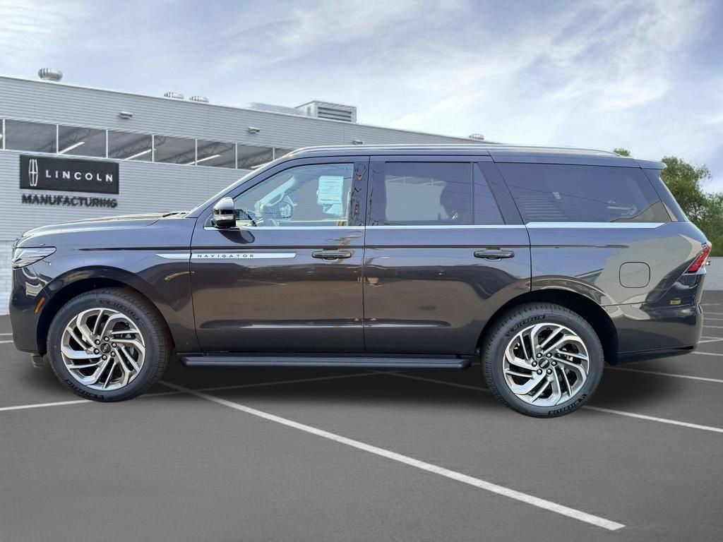 New 2027 Lincoln Navigator Premiere AWD/4WD image 4