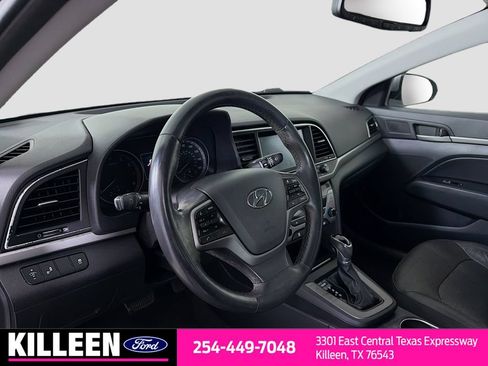 Used 2017 Hyundai Elantra Limited w/ Limited Tech Package 04 FWD image 11
