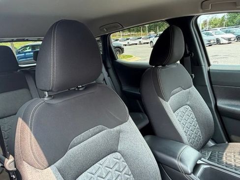 Certified 2025 Nissan Kicks SV AWD/4WD image 27