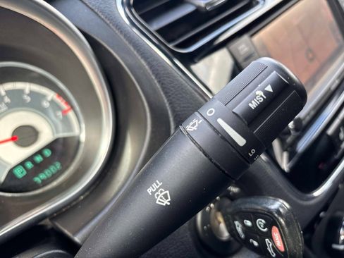 Used 2011 Chrysler 200 Limited image 22