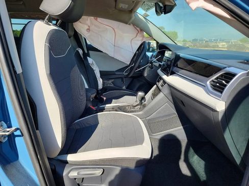 Used 2026 Volkswagen Taos SE FWD image 7