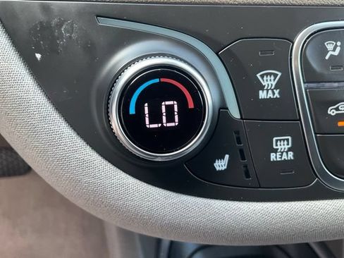 Used 2025 Chevrolet Malibu LT FWD image 23