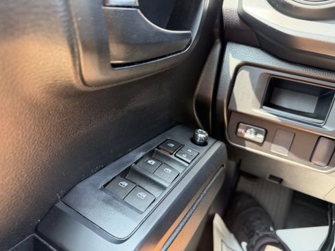 Used 2017 Toyota Tacoma SR w/ SR Convenience Package RWD image 23