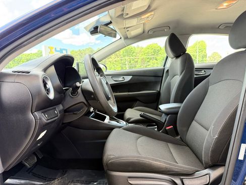 Used 2022 Kia Forte LXS FWD image 14
