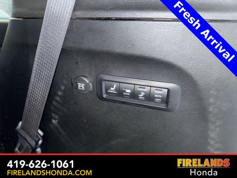 Used 2020 Chrysler Pacifica Limited w/ Tire & Wheel Group image 33