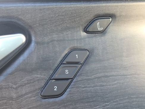 Used 2021 Jeep Grand Cherokee L Overland w/ Luxury Tech Group IV image 11