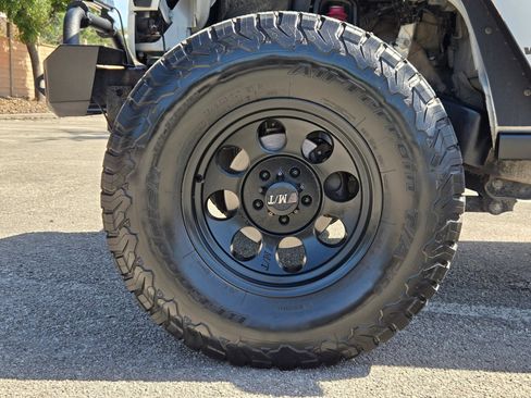 Used 2015 Jeep Wrangler Unlimited Rubicon w/ Connectivity Group AWD/4WD image 31
