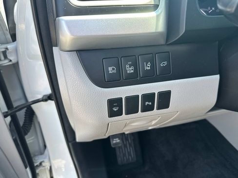 Used 2016 Toyota Highlander Limited AWD/4WD image 18