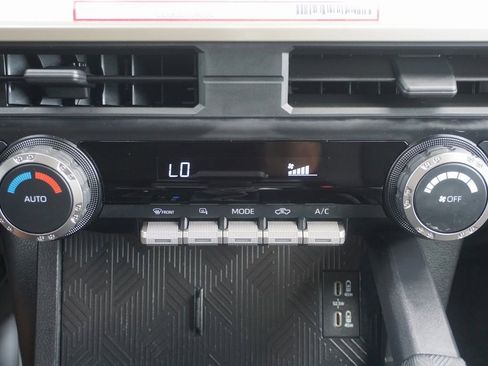 Used 2024 Toyota Tacoma TRD Off-Road image 11