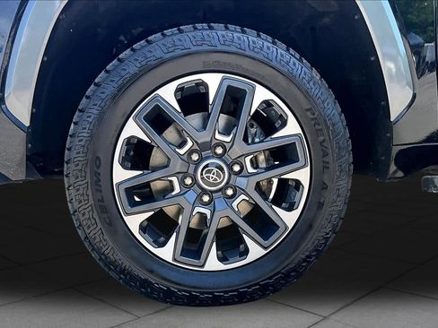 Used 2022 Toyota Tundra Limited w/ Power Package AWD/4WD image 11