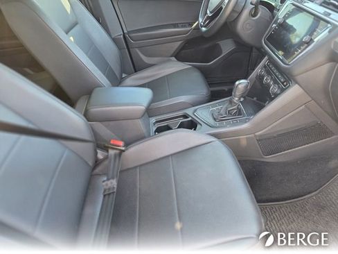 Used 2019 Volkswagen Tiguan SE w/ Panoramic Sunroof Package image 30