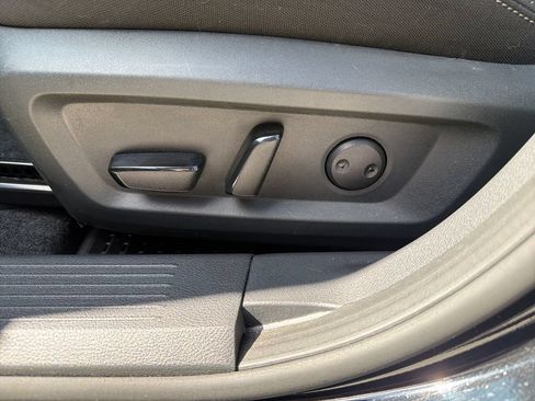 Used 2023 Nissan Rogue SV FWD image 16