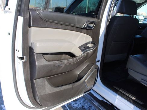 Used 2019 Chevrolet Suburban LT image 25
