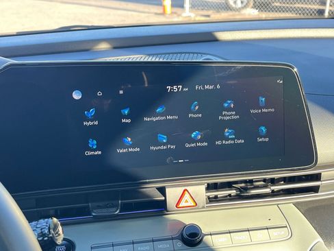 Used 2025 Hyundai Elantra Limited image 21