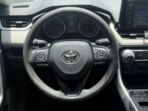 Used 2021 Toyota RAV4 XLE w/ Convenience Package FWD image 15