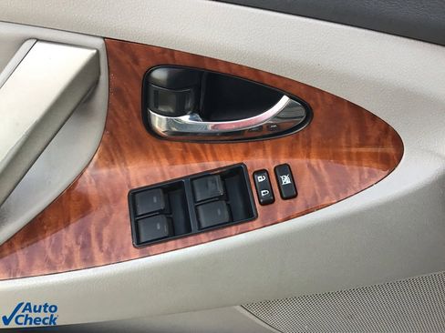 Used 2010 Toyota Camry image 24