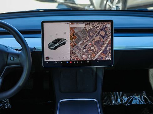 Used 2022 Tesla Model 3 image 13