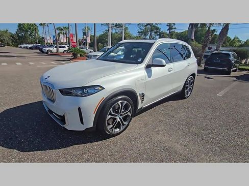 Certified 2025 BMW X5 xDrive50e w/ Premium Package image 19