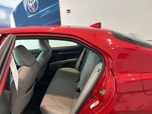 Used 2019 Toyota Camry XSE image 14