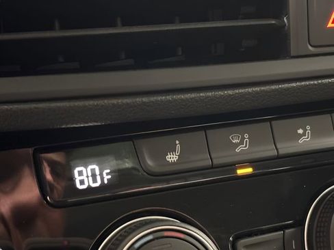 Used 2022 Volkswagen Jetta SE image 32