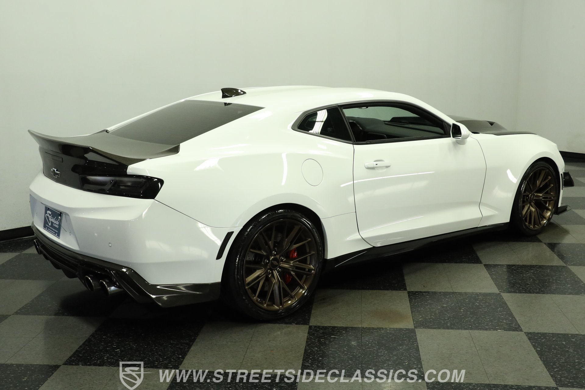 Used 2018 Chevrolet Camaro ZL1 RWD image 12