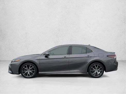 Used 2021 Toyota Camry SE FWD image 2