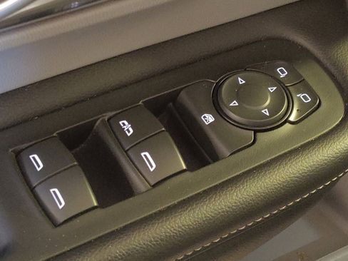 Used 2022 GMC Terrain SLT w/ Tech Package image 27