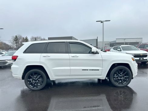 Used 2020 Jeep Grand Cherokee Altitude image 14