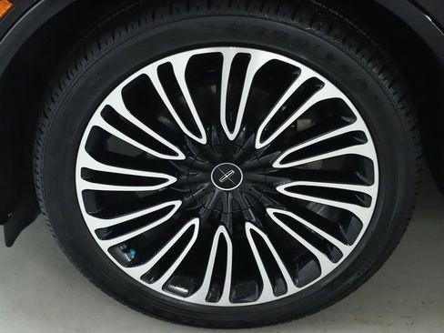 Certified 2025 Lincoln Aviator Black Label image 47