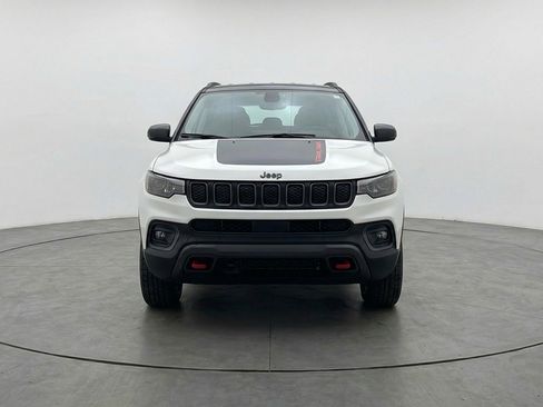 Used 2025 Jeep Compass Trailhawk AWD/4WD image 2