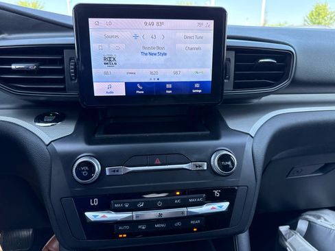 Used 2020 Ford Explorer XLT AWD/4WD image 11