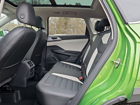 New 2026 Volkswagen Taos SEL image 10