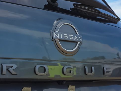 Used 2025 Nissan Rogue SV FWD image 22
