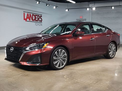 Used 2023 Nissan Altima 2.5 SL image 3