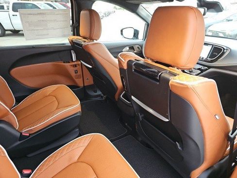 New 2026 Chrysler Pacifica Pinnacle image 17