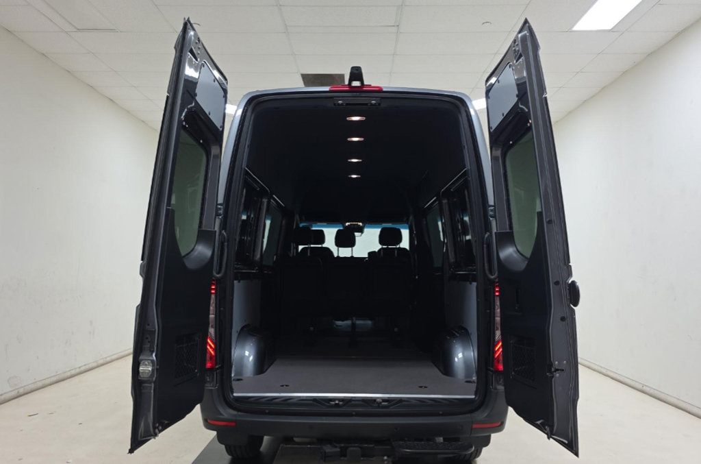 Used 2024 Mercedes-Benz Sprinter 2500 image 14