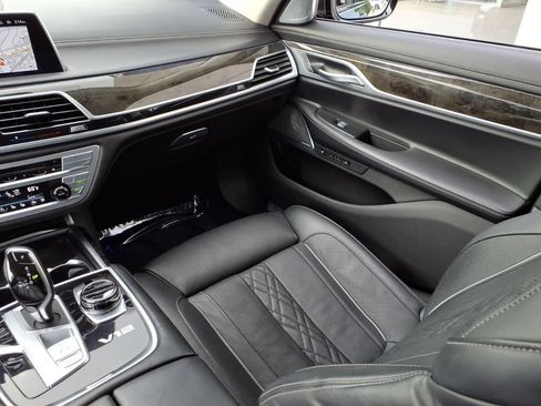 Used 2020 BMW M760i xDrive w/ Luxury Rear Seating Package AWD/4WD image 21