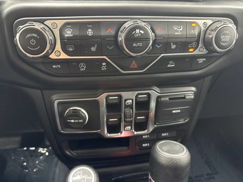 Used 2022 Jeep Wrangler Unlimited Sport AWD/4WD image 32
