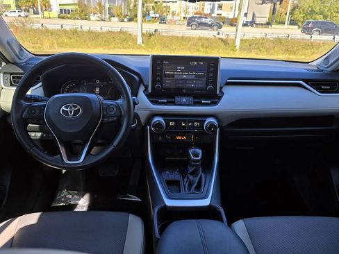 Used 2021 Toyota RAV4 Limited image 10