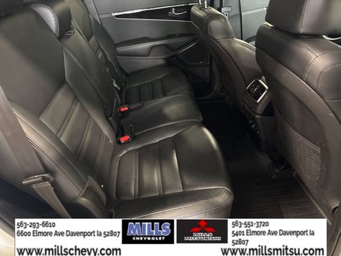 Used 2019 Kia Sorento SX image 18